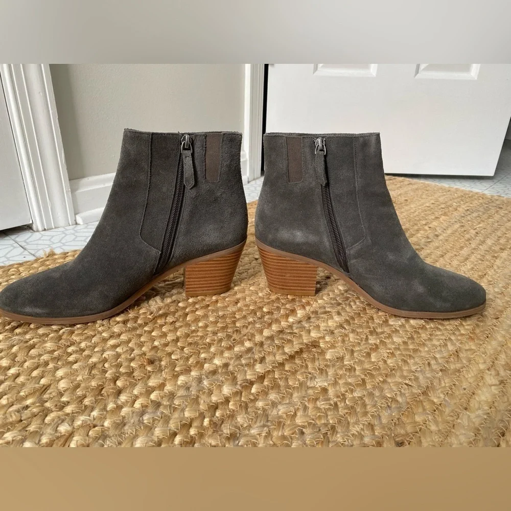 Susina Dana-Lea Grey Suede Boots Size 9
